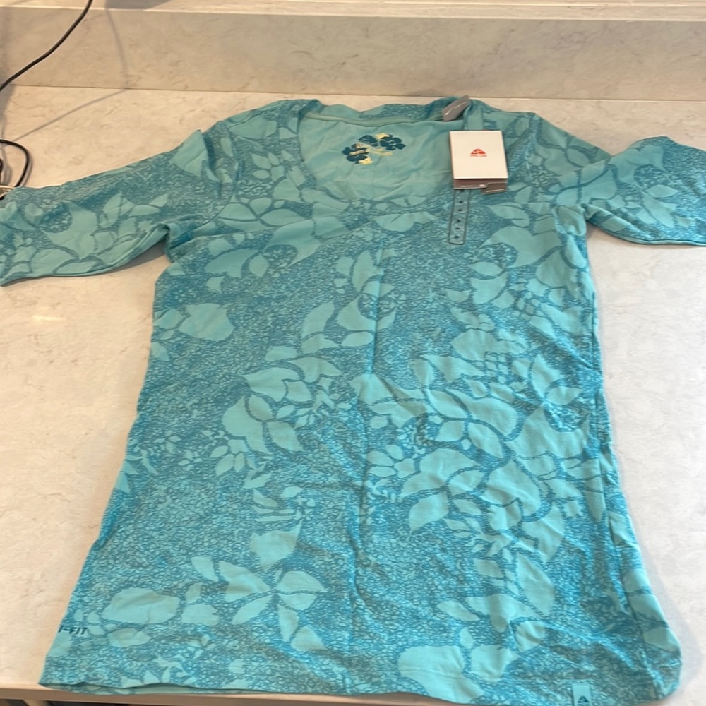 Fun short sleeved Nike ACG shirt!